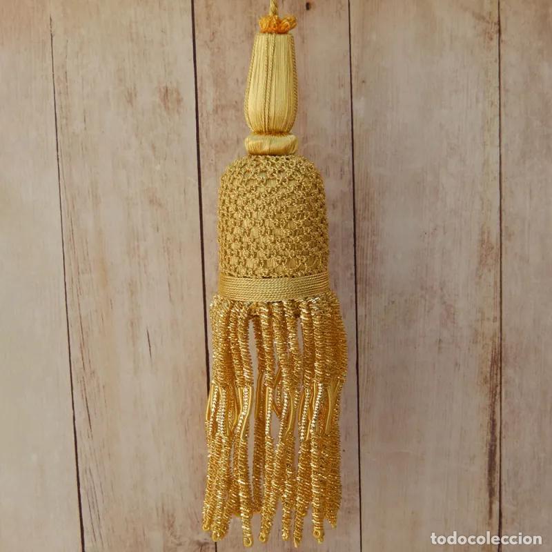 Artisanat: Borl&oacute;n dorado de 20 cm con fleco de tirabuz&oacute;n