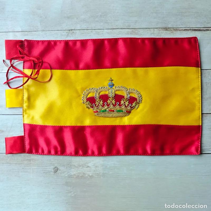 Artisanat: Bander&iacute;n de sobremesa de la bandera de espa&ntilde;a con corona real