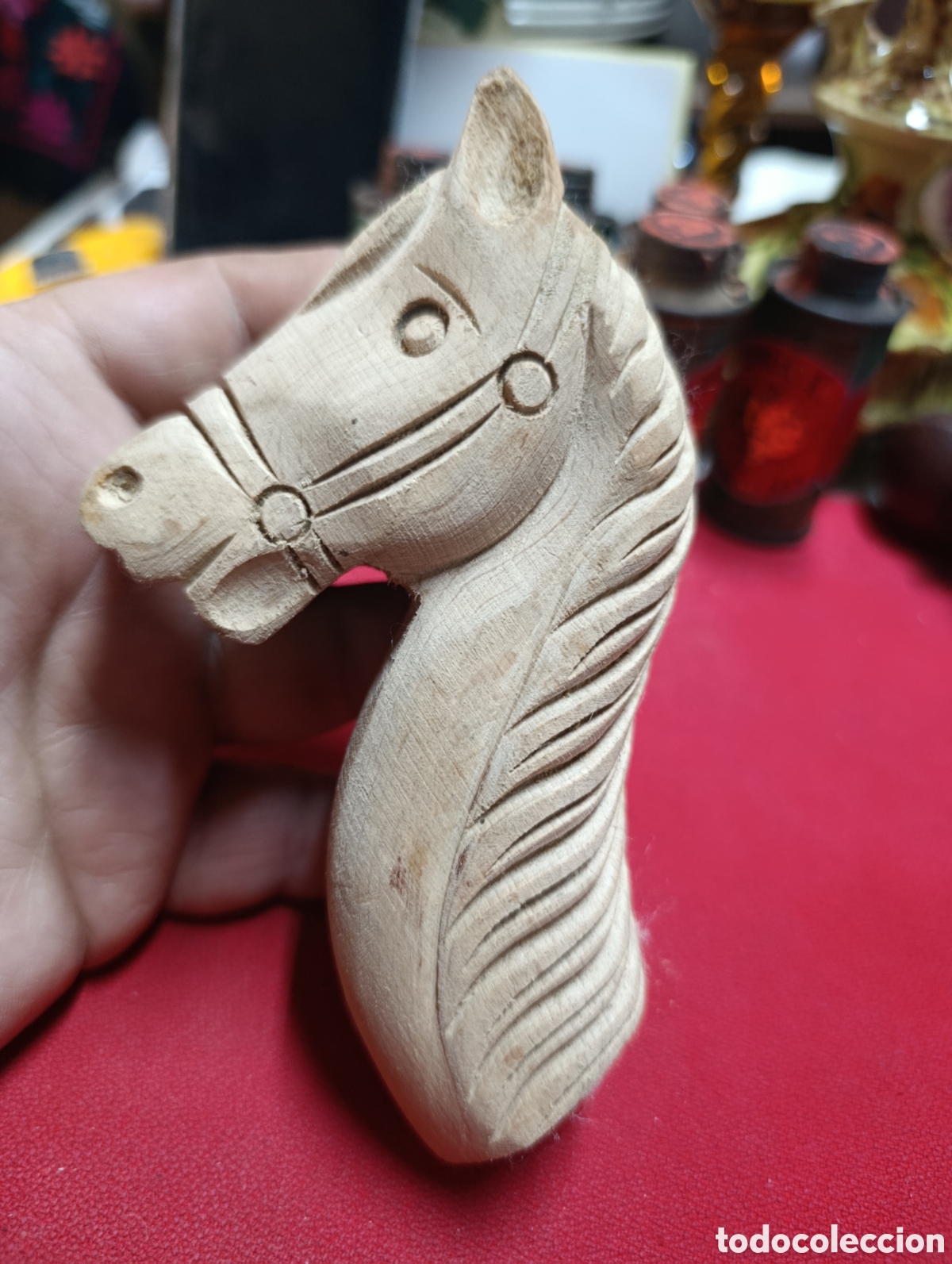 Artesan&iacute;a: Cabeza de caballo tallada a mano madera de haya.