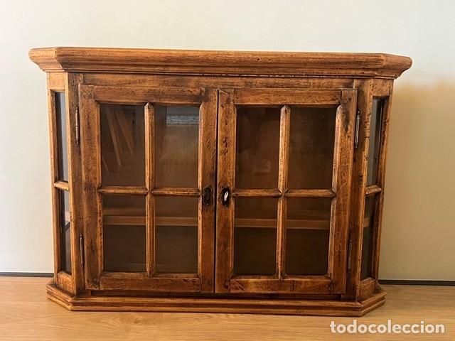 Artesan&iacute;a: Antigua vitrina de pared de madera maciza con llave original