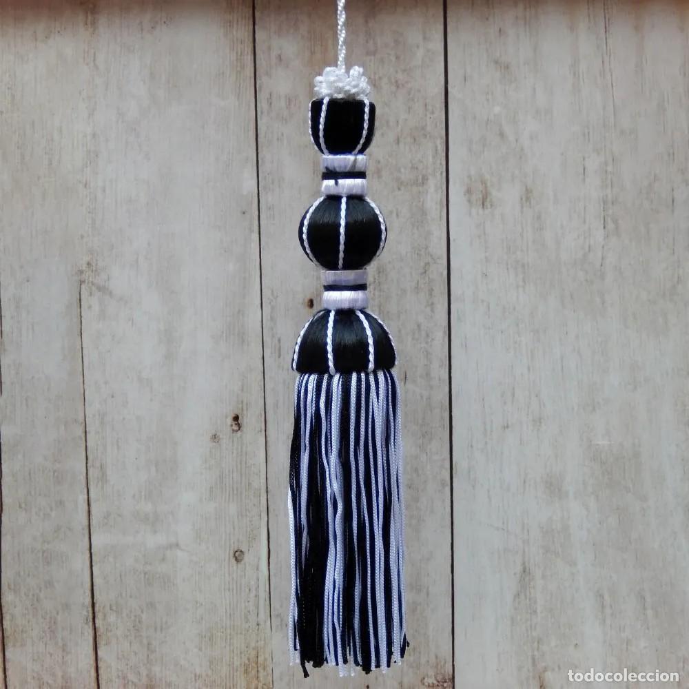 Artesan&iacute;a: Borla de Seda Negra y Blanca de 18 cm