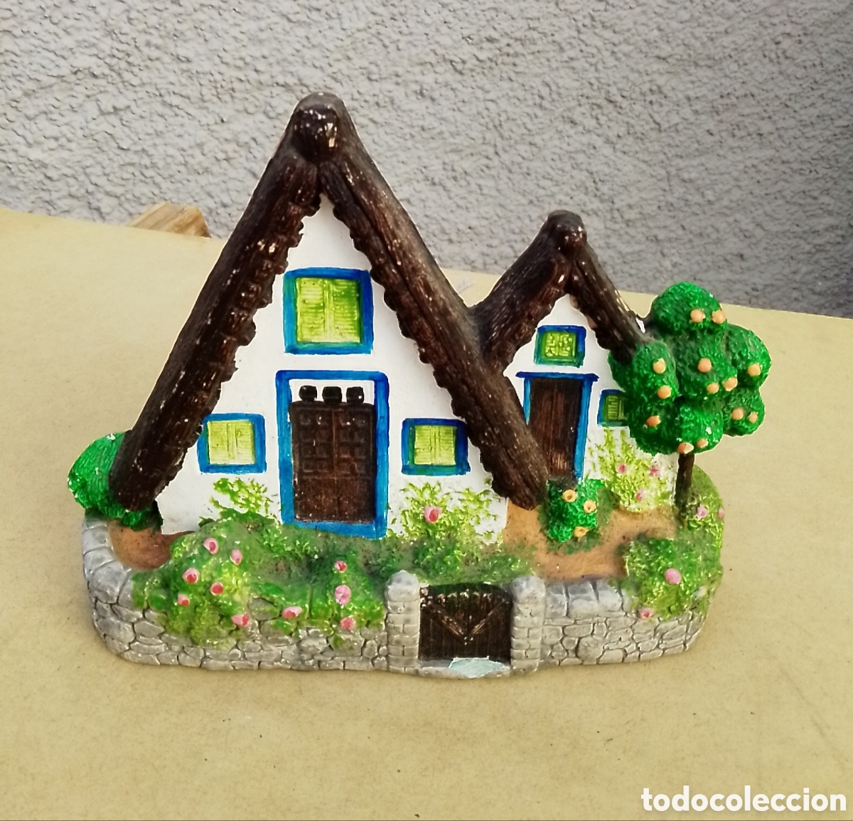 Artesan&iacute;a: Figura decorativa de barro casas