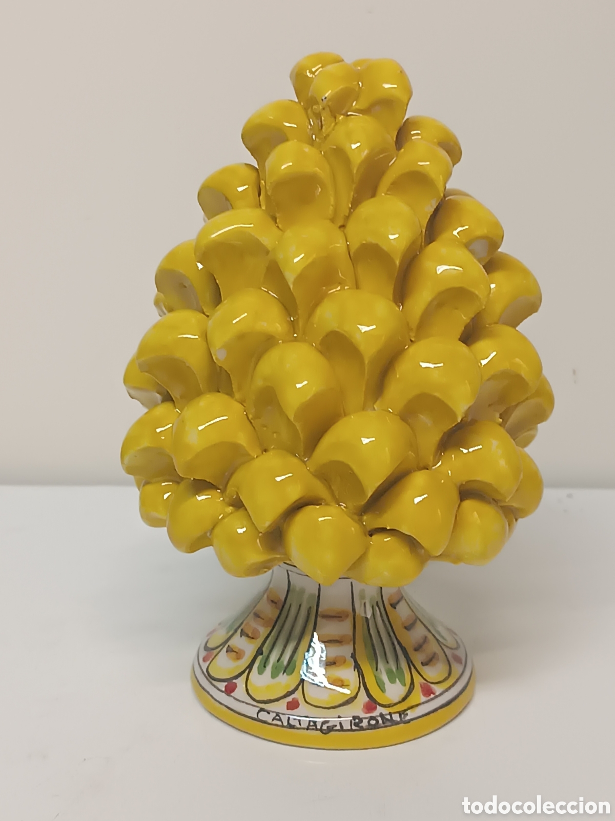 Artesan&iacute;a: pi&ntilde;a de cer&aacute;mica de Caltagirone