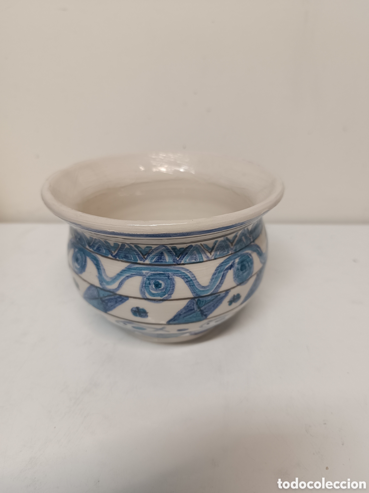 Artesan&iacute;a: In spagnolo: *&rdquo;Casp&ograve; hecho a torno de Caltagirone con motivos azul antiguo&rdquo;*