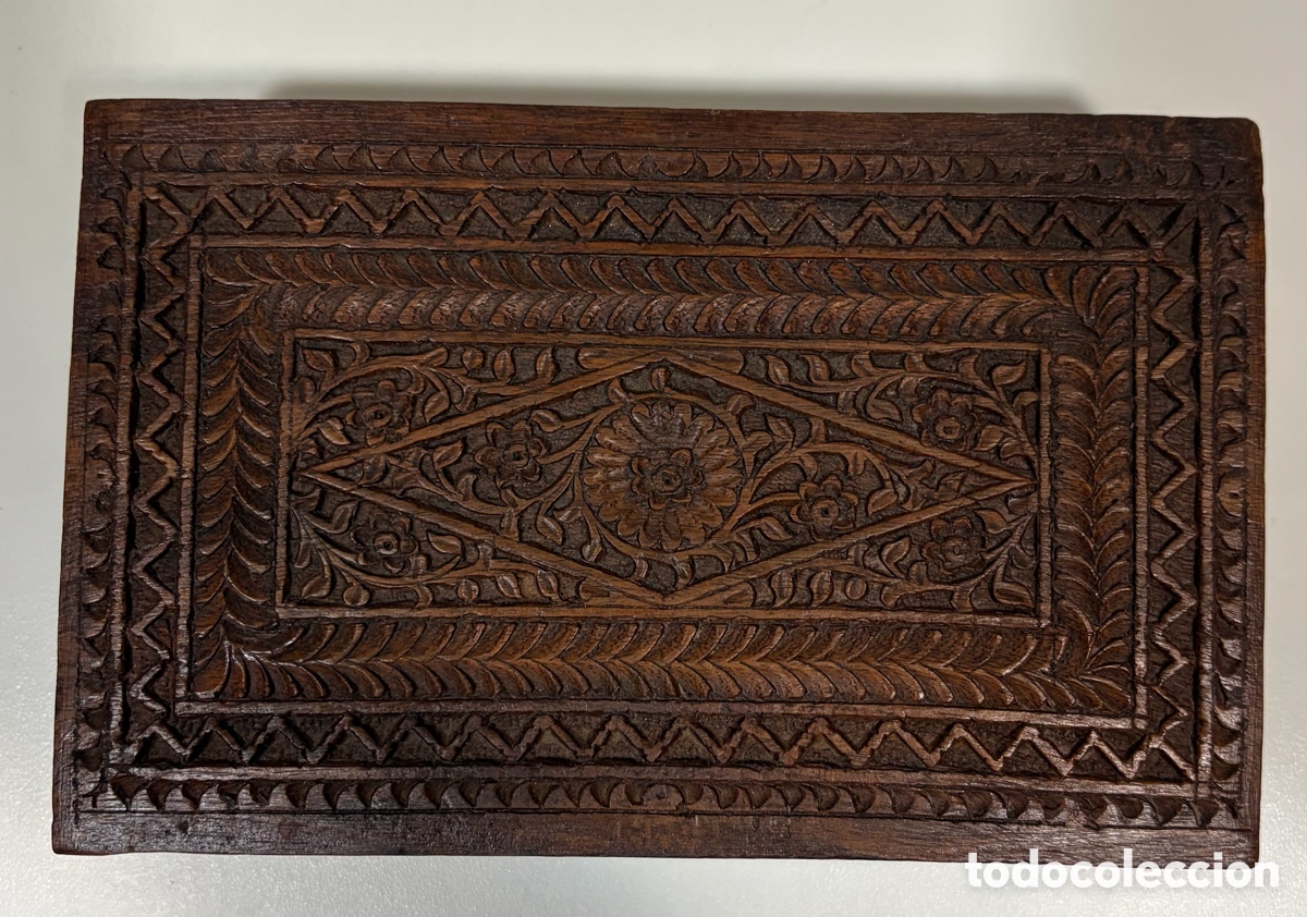 Artesan&iacute;a: Caja de madera tallada