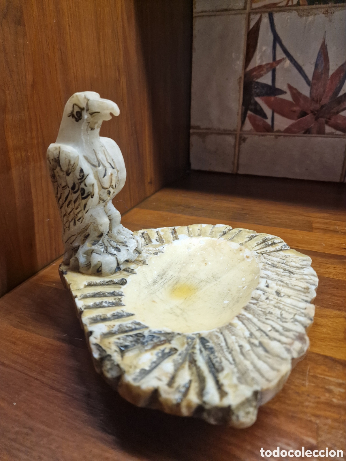 Artesan&iacute;a: Cenicero antiguo de alabastro con &aacute;guila