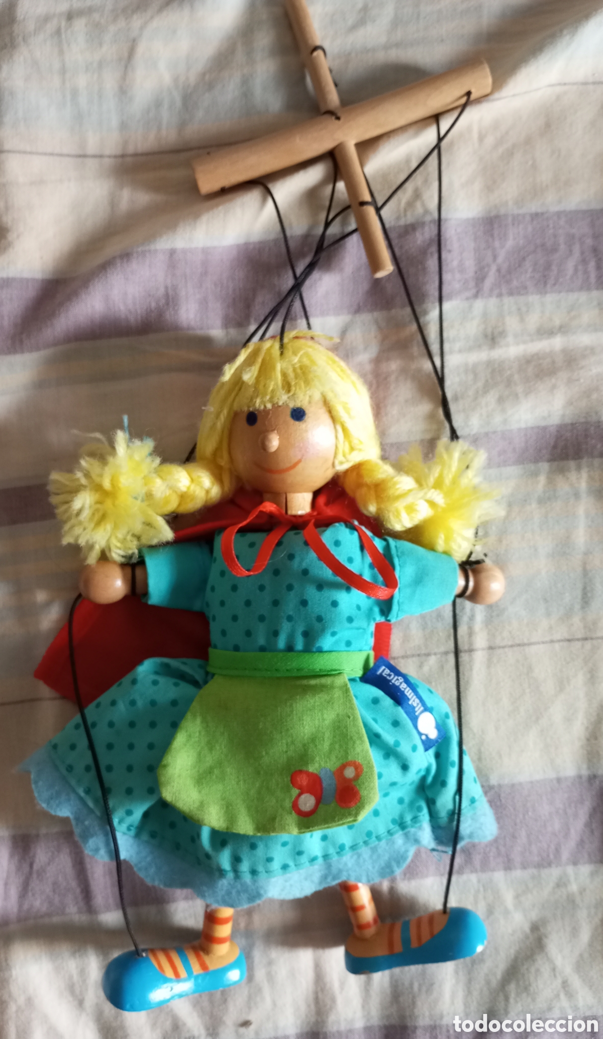 Artesan&iacute;a: Marioneta de Caperucita roja En madera itslmagical 20 cms altura
