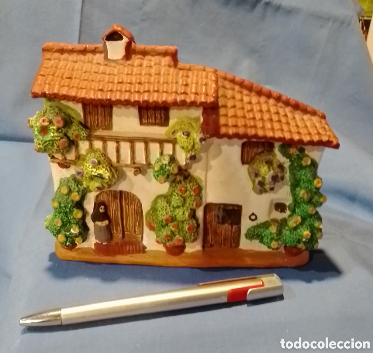 Artesan&iacute;a: Figura decorativa casa labriega