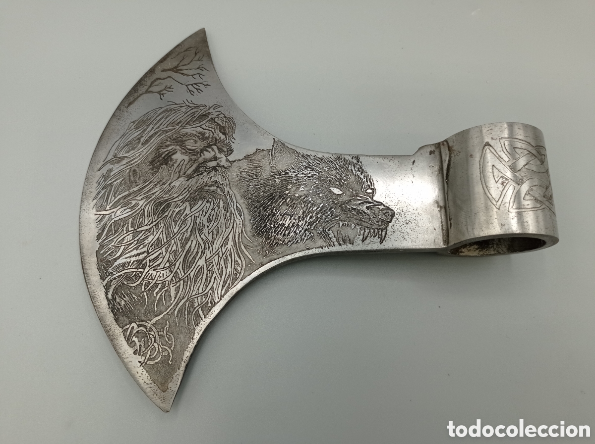 Artesan&iacute;a: Cabeza de hacha corchera sin mango. Grabada artesanalmente con motivos nordicos. Odin
