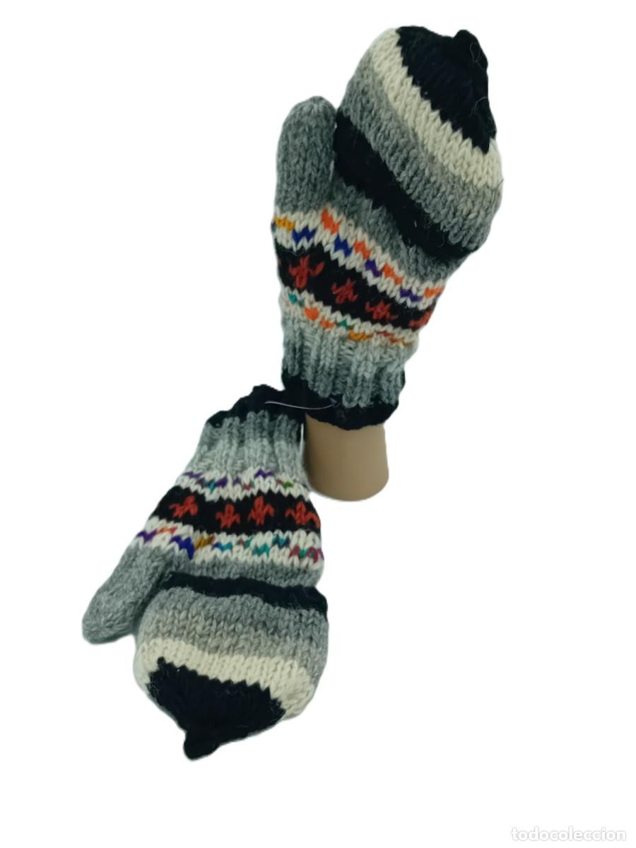 Artesan&iacute;a: Hand-Knitted Woolen Convertible Mitten Gloves - Folk Style Grey & Multi-Color