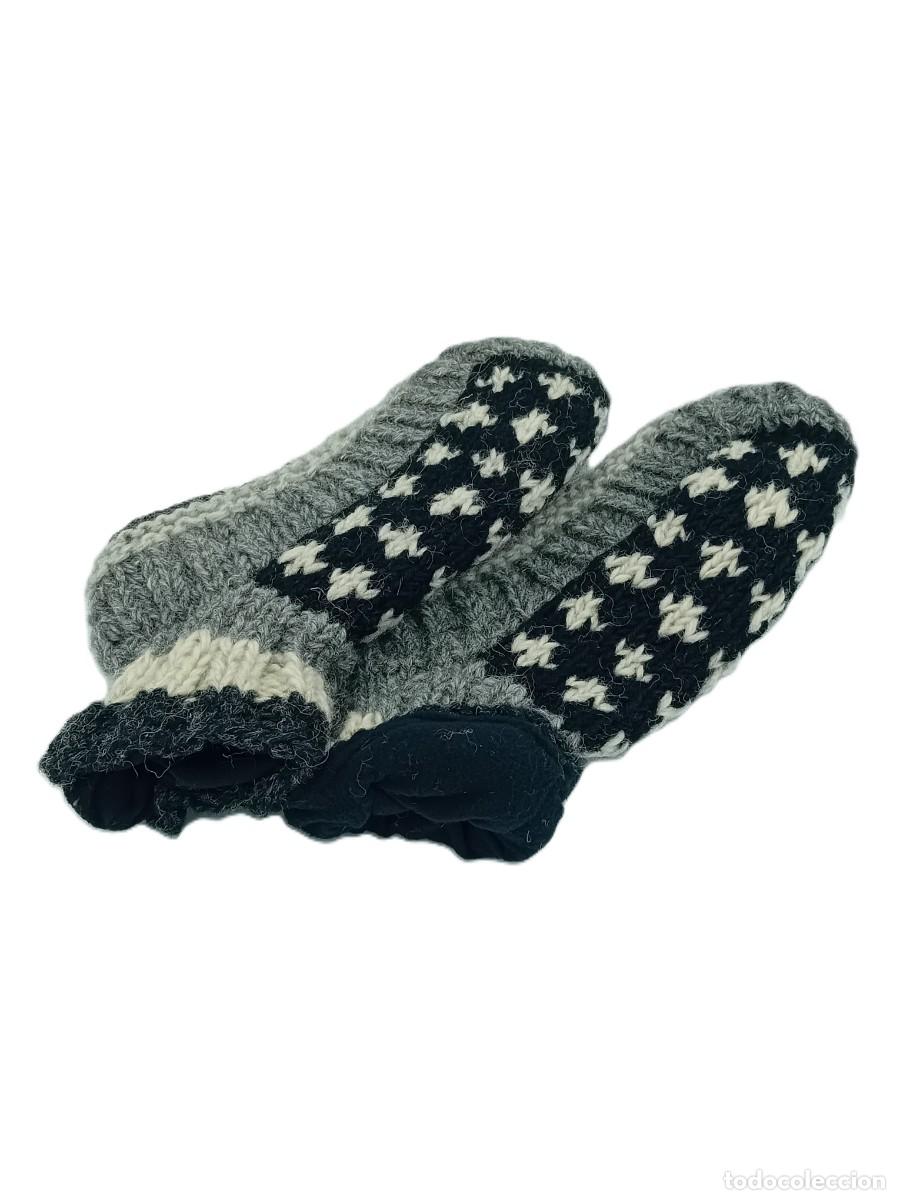 Artesan&iacute;a: Hand-knitted wool slipper socks with fleece inside. (indoor use)