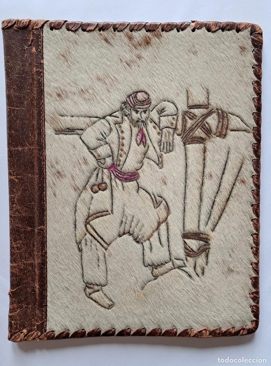 Artesan&iacute;a: Portalibros de vacuno. Imagen de gaucho. Argentina 1950.