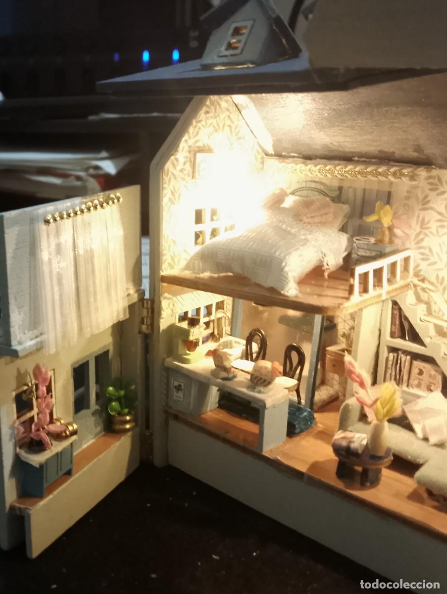 Artesan&iacute;a: Espectacular Miniatura Diorama / Casita de Mu&ntilde;ecas Hecha a Mano (9,5 cm) con LUZ.