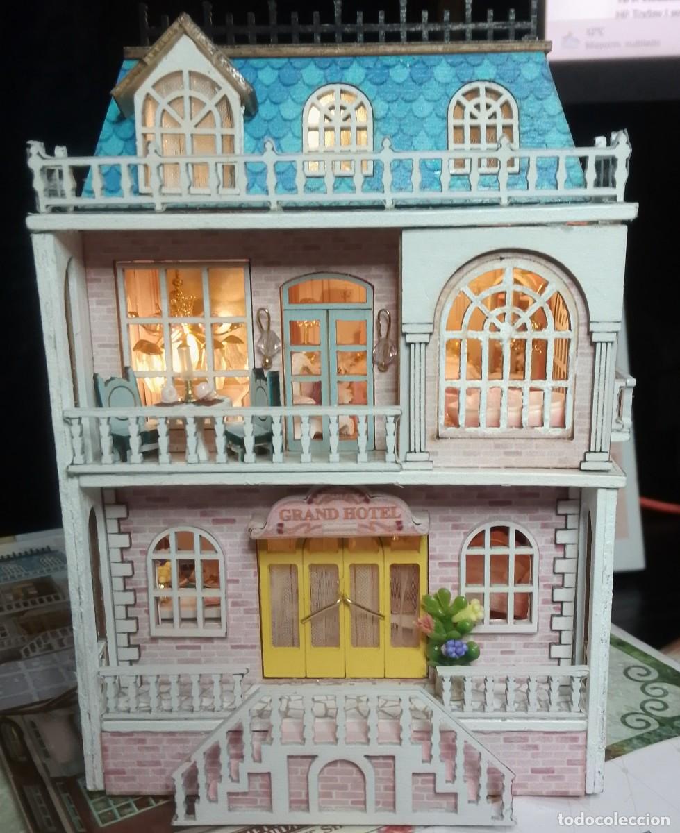 Artesan&iacute;a: Maqueta miniatura Rom&aacute;ntica - Totalmente montada a mano con luz LED y extras. Estilo Casa de Mu&ntilde;ecas