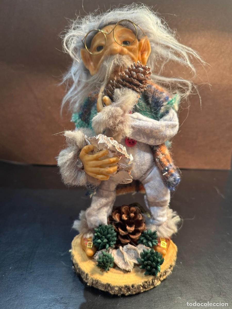 Artesan&iacute;a: Duende Troll Abuelo lector, con gafas y pi&ntilde;as