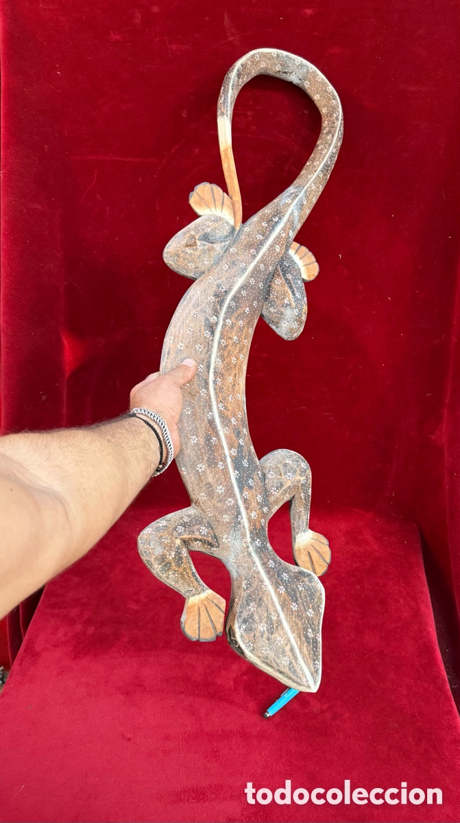 Handicraft: Preciosa y gran Salamandra tallada en madera,1 metro