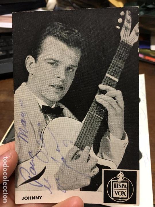 Aut&oacute;grafos antiguos de cantantes y m&uacute;sicos: POSTAL CON AUTOGRAFO DE JOHNNY - Foto 1
