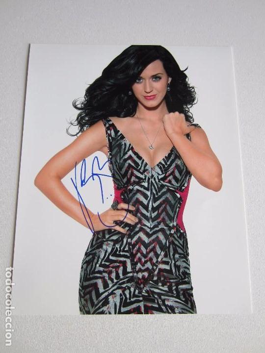 con autografo Katy Perry 