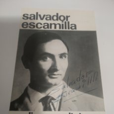 Autógrafos Antiguos de Cantantes y Músicos: FOLLETO FOTOGRAFÍA TIPO POSTAL SALVADOR ESCAMILLA CON SU FIRMA. Lote 199035041