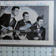 Autógrafos Antiguos de Cantantes y Músicos: FIRMAS MANUSCRITAS EN FOTOGRAFÍA ANTIGUA TRÍO LAS VEGAS AVILÉS 1957