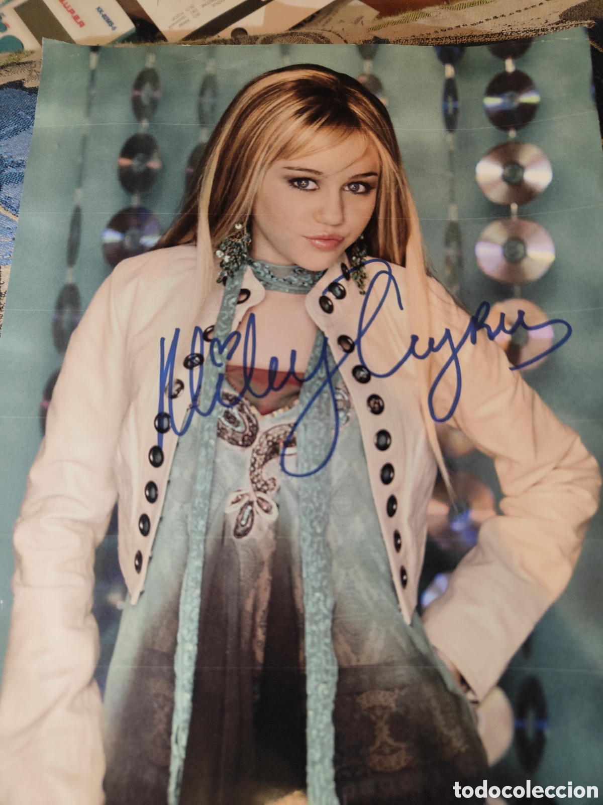 Aut&oacute;grafos antiguos de cantantes y m&uacute;sicos: Aut&oacute;grafo de MILEY CYRUS - Foto 1