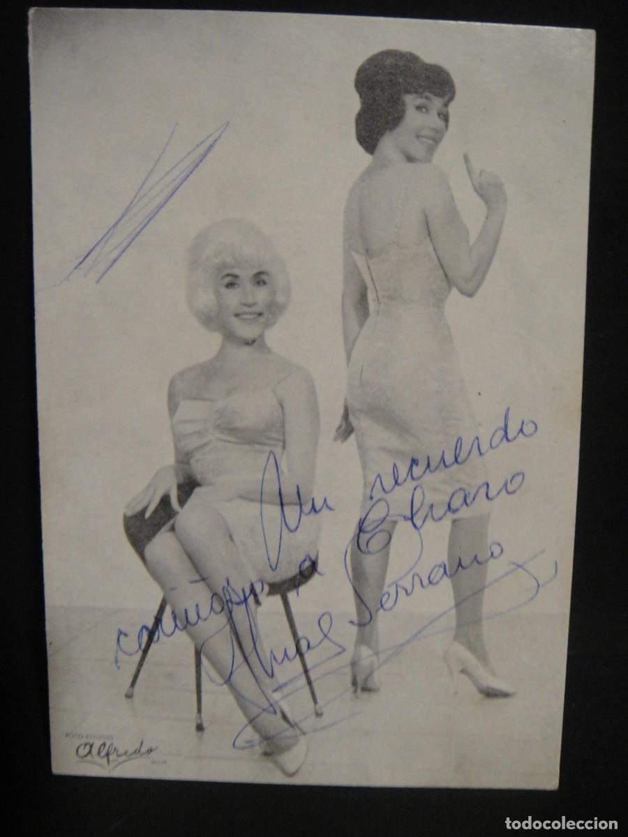 Aut&oacute;grafos antiguos de cantantes y m&uacute;sicos: hermanas serrano - tarjeta con dedicatoria autografa - Foto 1