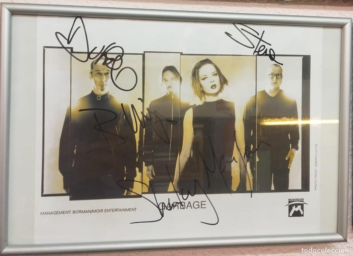 Aut&oacute;grafos antiguos de cantantes y m&uacute;sicos: GARBAGE - cuadro FIRMADO - - Foto 1
