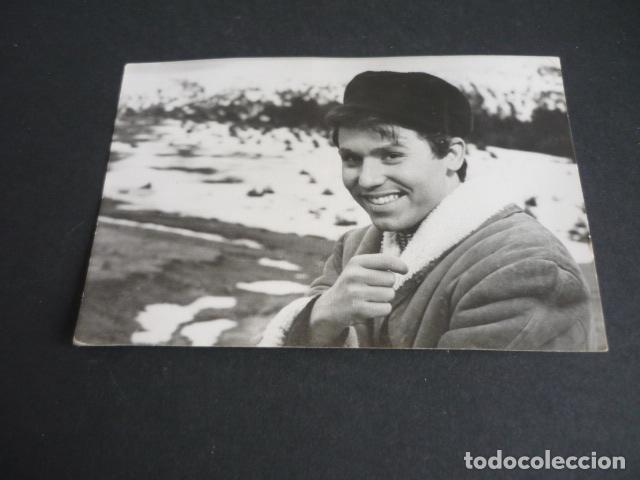 Autogramme von Musikern: RAPHAEL CANTANTE ANTIGUA FOTOGRAFIA CON FIRMA AUTOGRAFA 8,5 X 12,5 CM