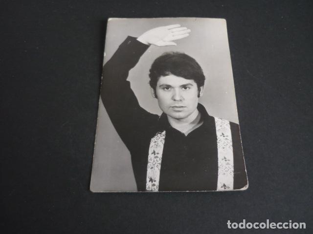 Autogramme von Musikern: RAPHAEL CANTANTE ANTIGUA FOTOGRAFIA CON FIRMA AUTOGRAFA 8,5 X 12,5 CM