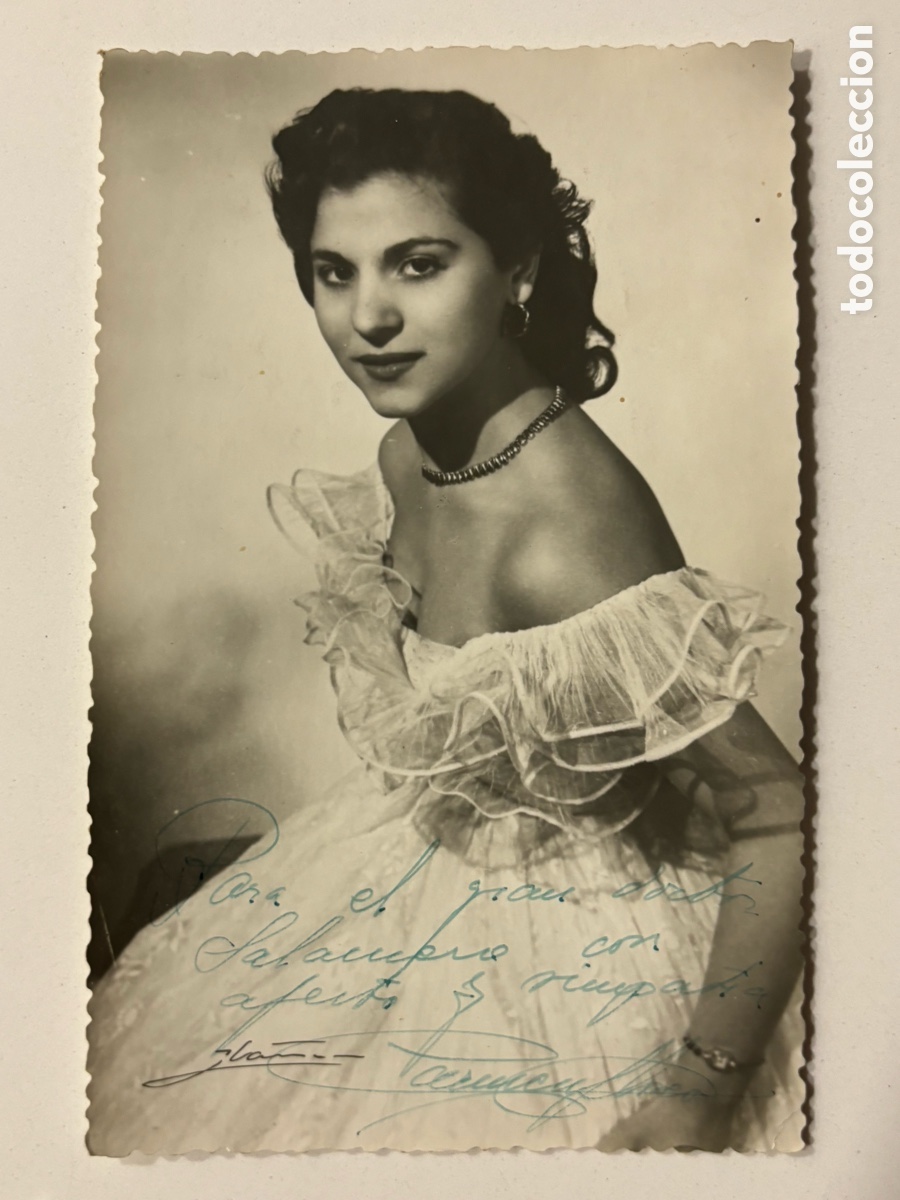 Aut&oacute;grafos Antiguos de Cantantes y M&uacute;sicos: Foto original con aut&oacute;grafo y dedicatoria de Carmen Flores M