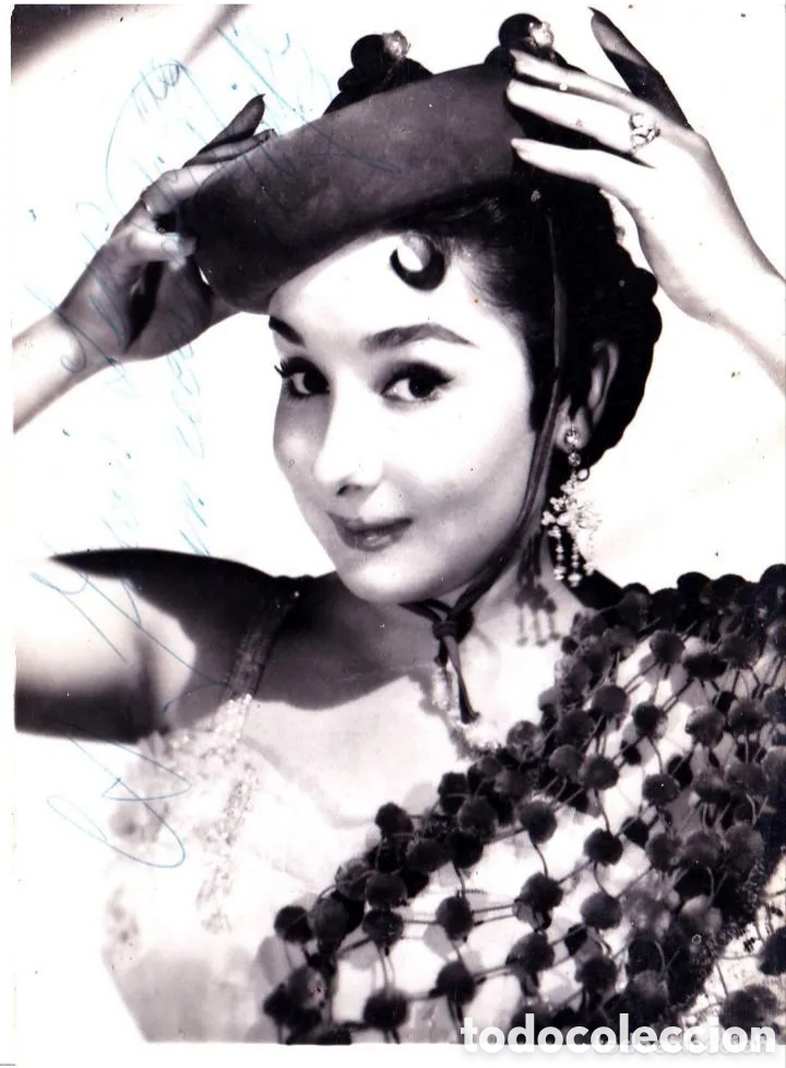 Aut&oacute;grafos Antiguos de Cantantes y M&uacute;sicos: FOTOGRAF&Iacute;A CON AUT&Oacute;GRAFO DE MARIF&Eacute; DE TRIANA - MEDIDAS 12,5 X 8,5 CM