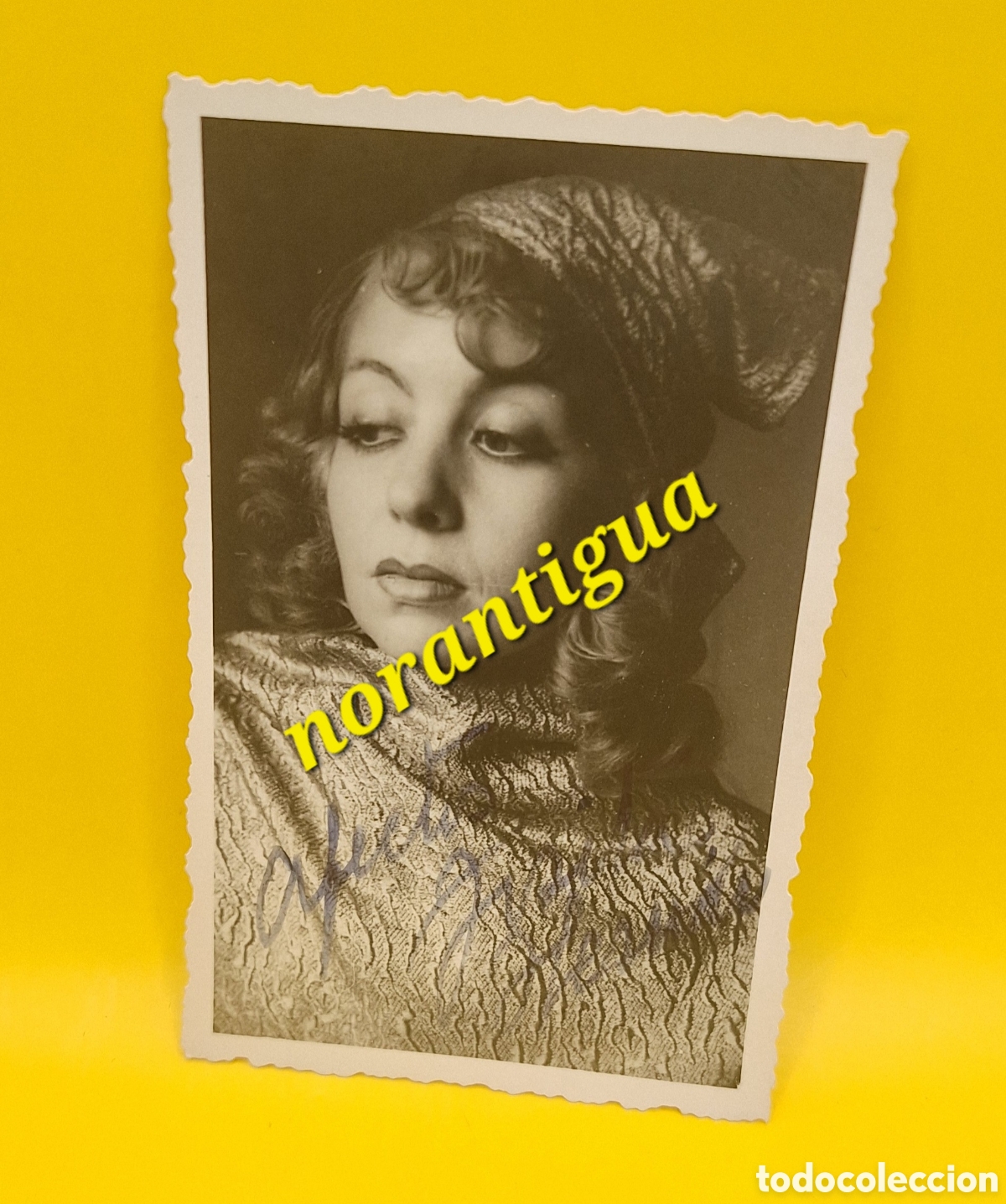 Autographes de Musique : Fotograf&iacute;a Firmada por Actriz o Cantante a Identificar -
