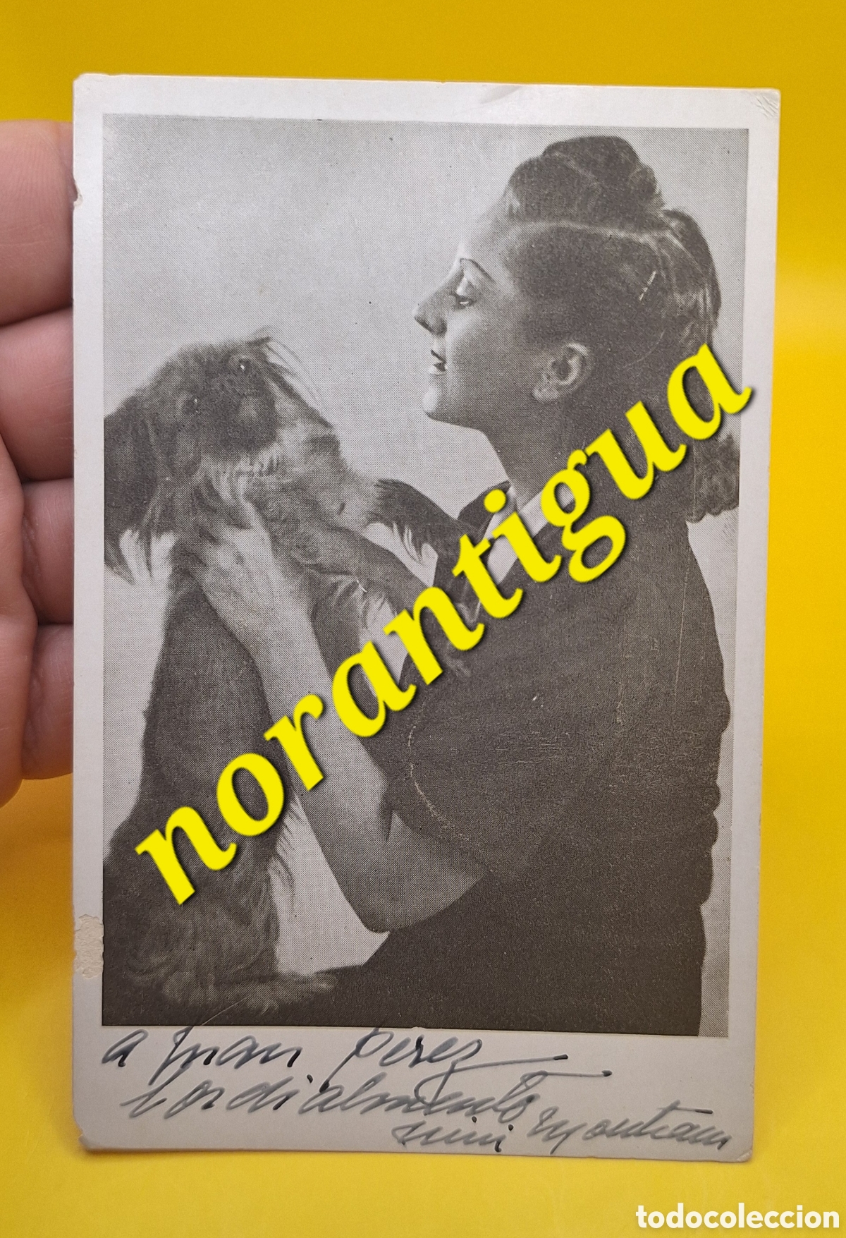 Autographes de Musique : Fotograf&iacute;a Firmada por Actriz o Cantante a Identificar -