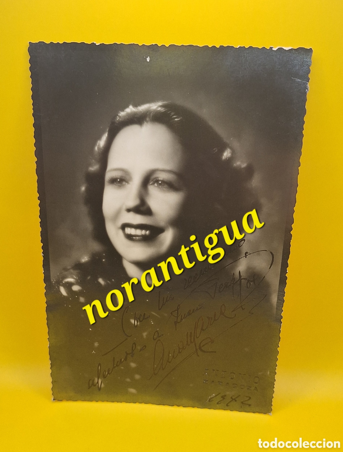 Autographes de Musique : Fotograf&iacute;a Firmada por la Soprano Anna Maria Canali - Dedicada y firmada - 1942 -