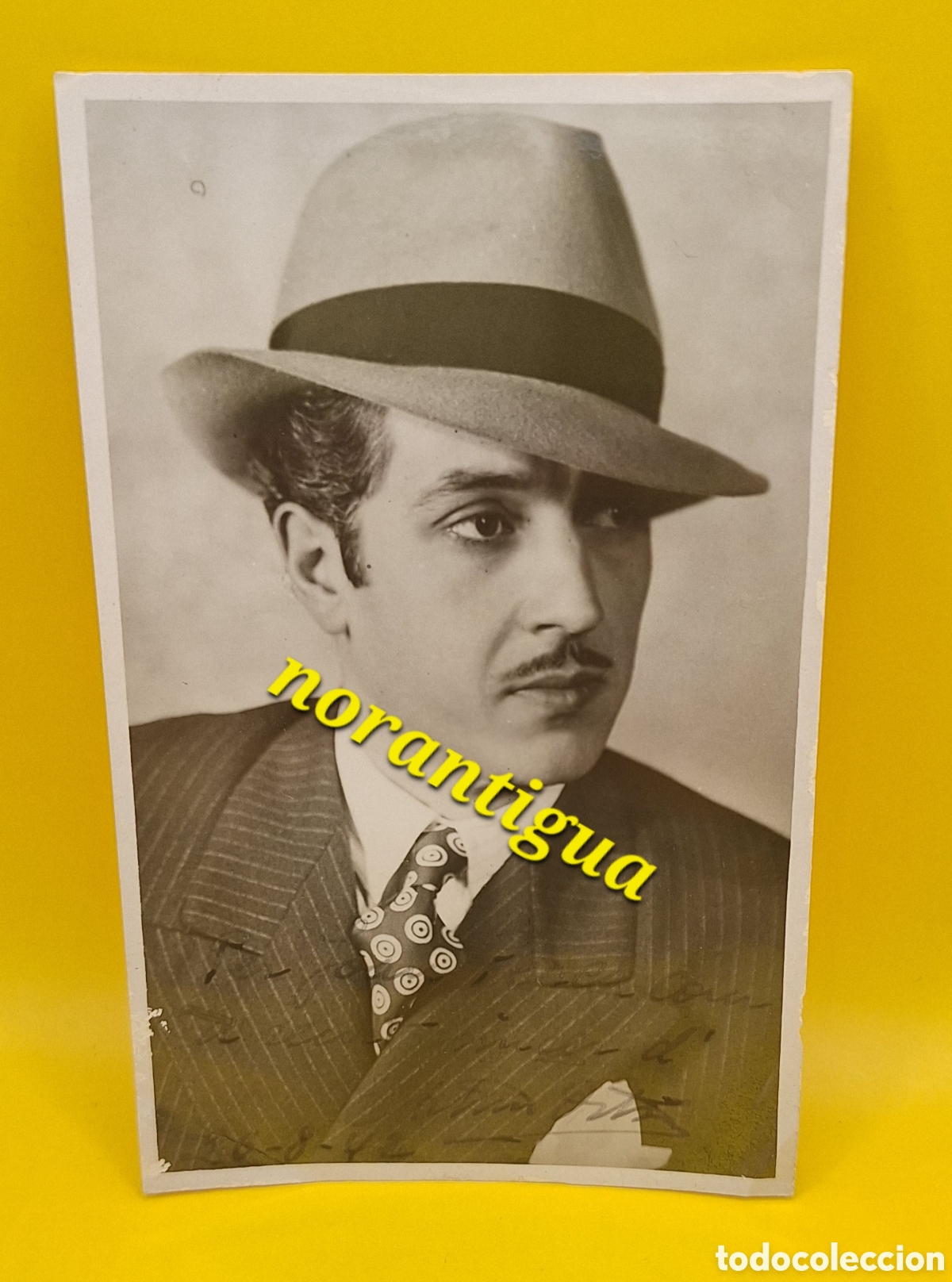 Autographes de Musique : Fotograf&iacute;a Firmada por el Bar&iacute;tono de Zarzuela Arturo Ortiz