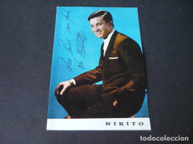 Aut&oacute;grafos de M&uacute;sica: NIKITO CANTANTE ANTIGUA TARJETA DISCOGRAFIA CON FIRMA AUTOGRAFA 10 X 15 CM