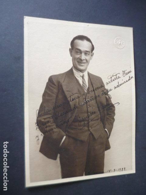 Aut&oacute;grafos Antiguos de Cantantes y M&uacute;sicos: IGNACIO LEON FOTOGRAFIA CON AUTOGRAFO 16 X 22 CM DERREY FOTOGRAFO VALENCIA