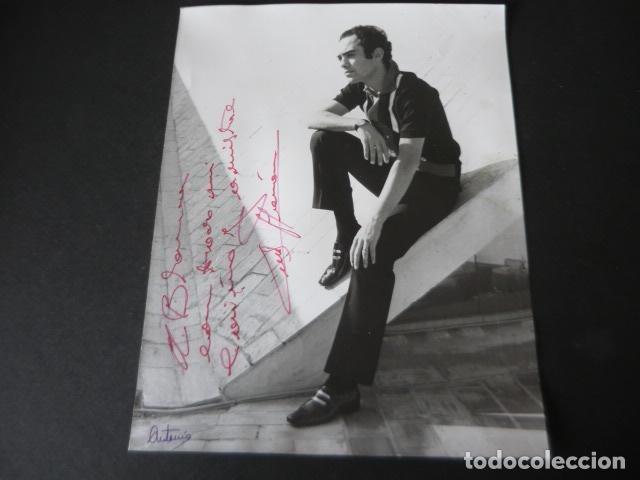 Music Autographs: LUIS HERNAN CANTANTE FOTOGRAFIA CON FIRMA AUTOGRAFO 17,5 X 23 CM
