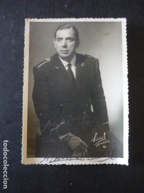 Aut&oacute;grafos Antiguos de Cantantes y M&uacute;sicos: MANOLO CARACOL CANTANTE ANTIGUA FOTOGRAFIA CON FIRMA AUTOGRAFO 8 X 11,5 CM