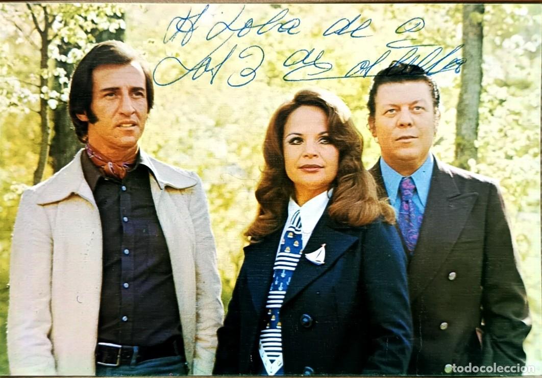 Music Autographs: AUTOGRAFO LOLA DE LOS 3 DE CASTILLA, TARJETA CON DISCOGRAFIA