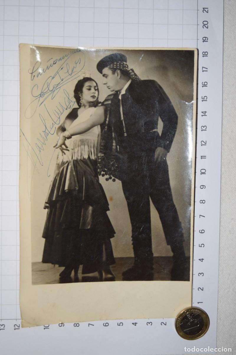 Autogramme von Musikern: LOLA FLORES y MANOLO CARACOL, sobre 1940/1950 - Fotograf&iacute;a original, con aut&oacute;grafo de ambos - &iexcl;Mira!