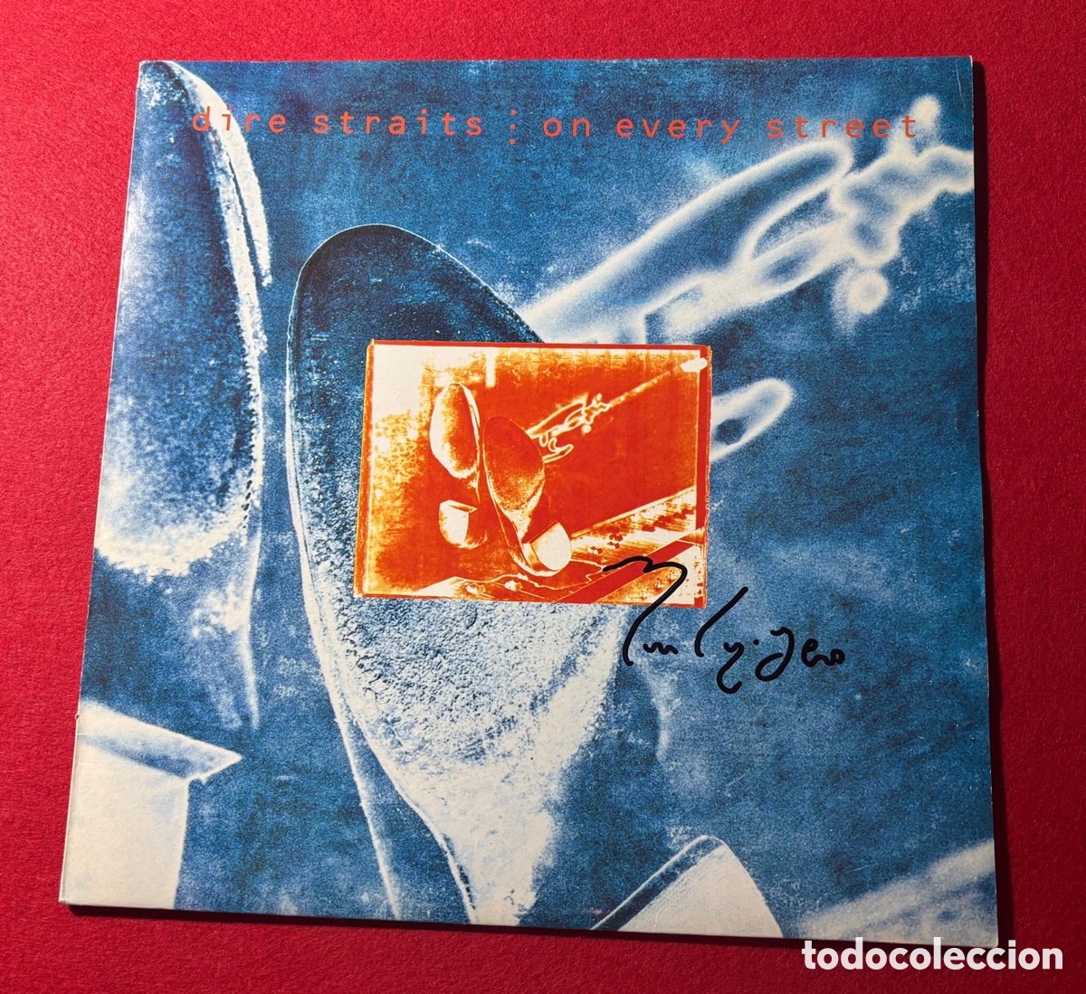 Aut&oacute;grafos antiguos de cantantes y m&uacute;sicos: Dire Street-Firmado por Mark Knopfler-Vinilo &ldquo;on every street&rdquo;