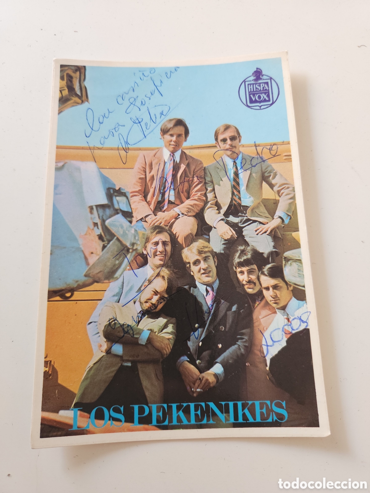 Aut&oacute;grafos antiguos de cantantes y m&uacute;sicos: AUTOGRAFOS DEL GRUPO PEKENIKES SOBRE FOLLETO PUBLICITARIO DEL GRUPO. 7 FIRMAS AUT&Eacute;NTICAS.