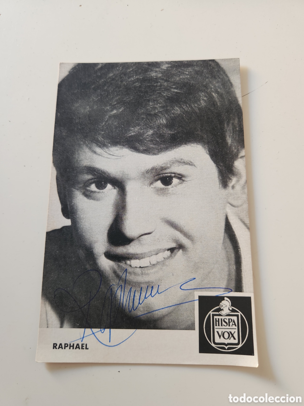 Aut&oacute;grafos antiguos de cantantes y m&uacute;sicos: AUTOGRAFO RAPHAEL SOBRE POSTAL PUBLICITARIA DEL ARTISTA. FINALES DE LOS 60. AUT&Eacute;NTICA