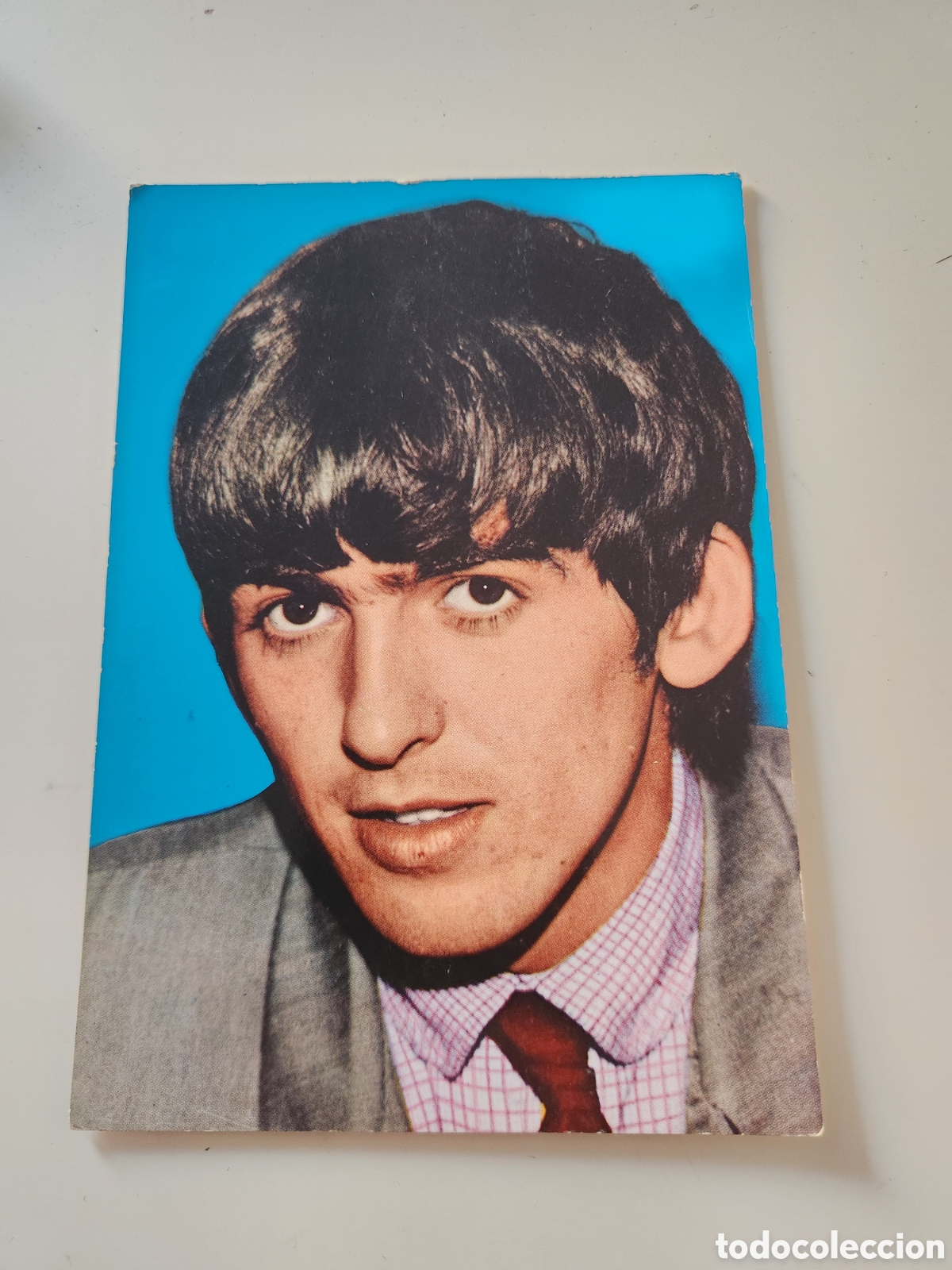 Aut&oacute;grafos antiguos de cantantes y m&uacute;sicos: POSTAL GEORGE HARRISON THE BEATLES. CIRCULADA. A&Ntilde;O 1965. C Y A.