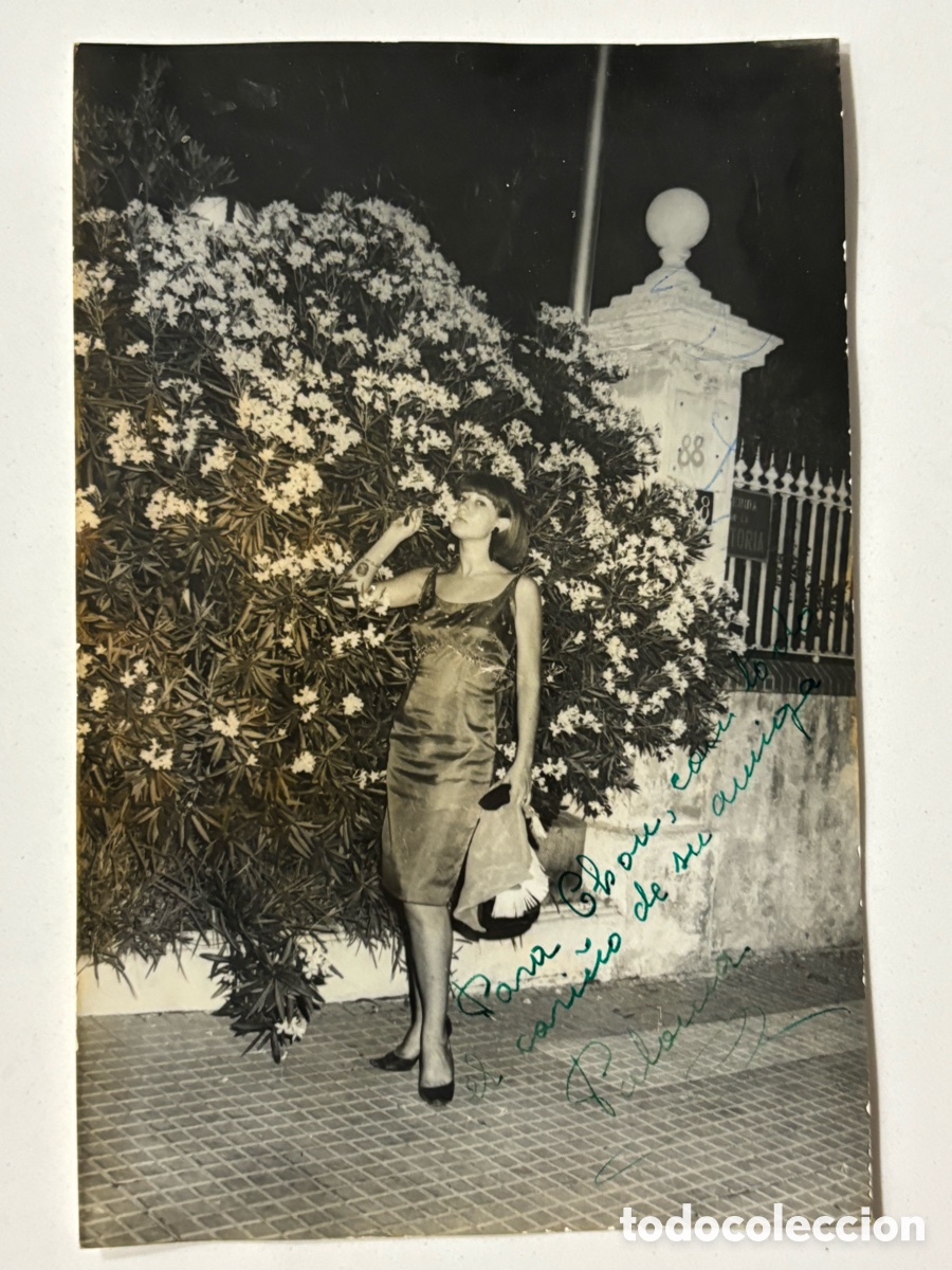 Aut&oacute;grafos antiguos de cantantes y m&uacute;sicos: Foto original con aut&oacute;grafo de la vedette Paloma Neupavert L