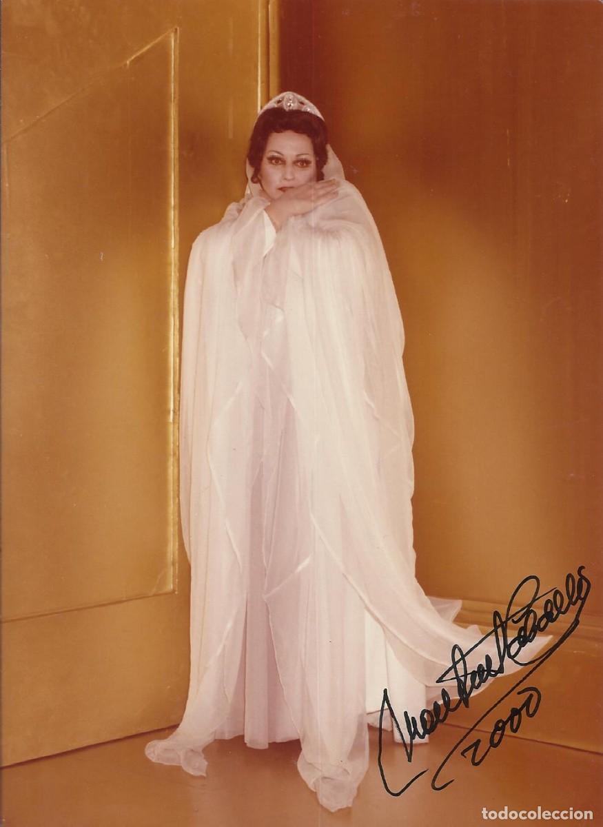 Aut&oacute;grafos antiguos de cantantes y m&uacute;sicos: Montserrat Caball&eacute;. Fotograf&iacute;a firmada. 2000. Diva. &Oacute;pera. Cantante. 17,5x12,5 cm.
