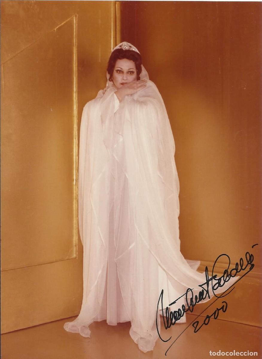 Aut&oacute;grafos antiguos de cantantes y m&uacute;sicos: Montserrat Caball&eacute;. Fotograf&iacute;a firmada. 2000. Diva. &Oacute;pera. Cantante. 17,5x12,5 cm.