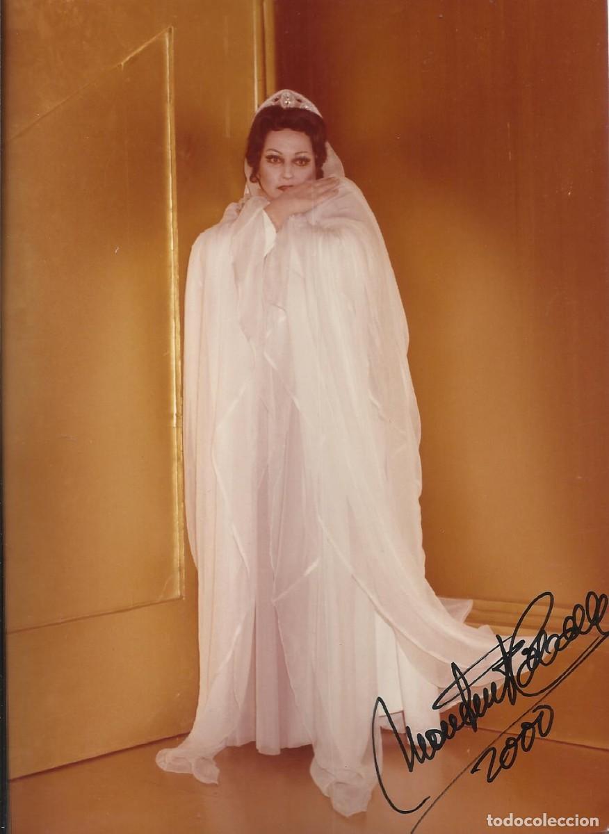 Aut&oacute;grafos antiguos de cantantes y m&uacute;sicos: Montserrat Caball&eacute;. Fotograf&iacute;a firmada. 2000. Diva. &Oacute;pera. Cantante. 17,5x12,5 cm.