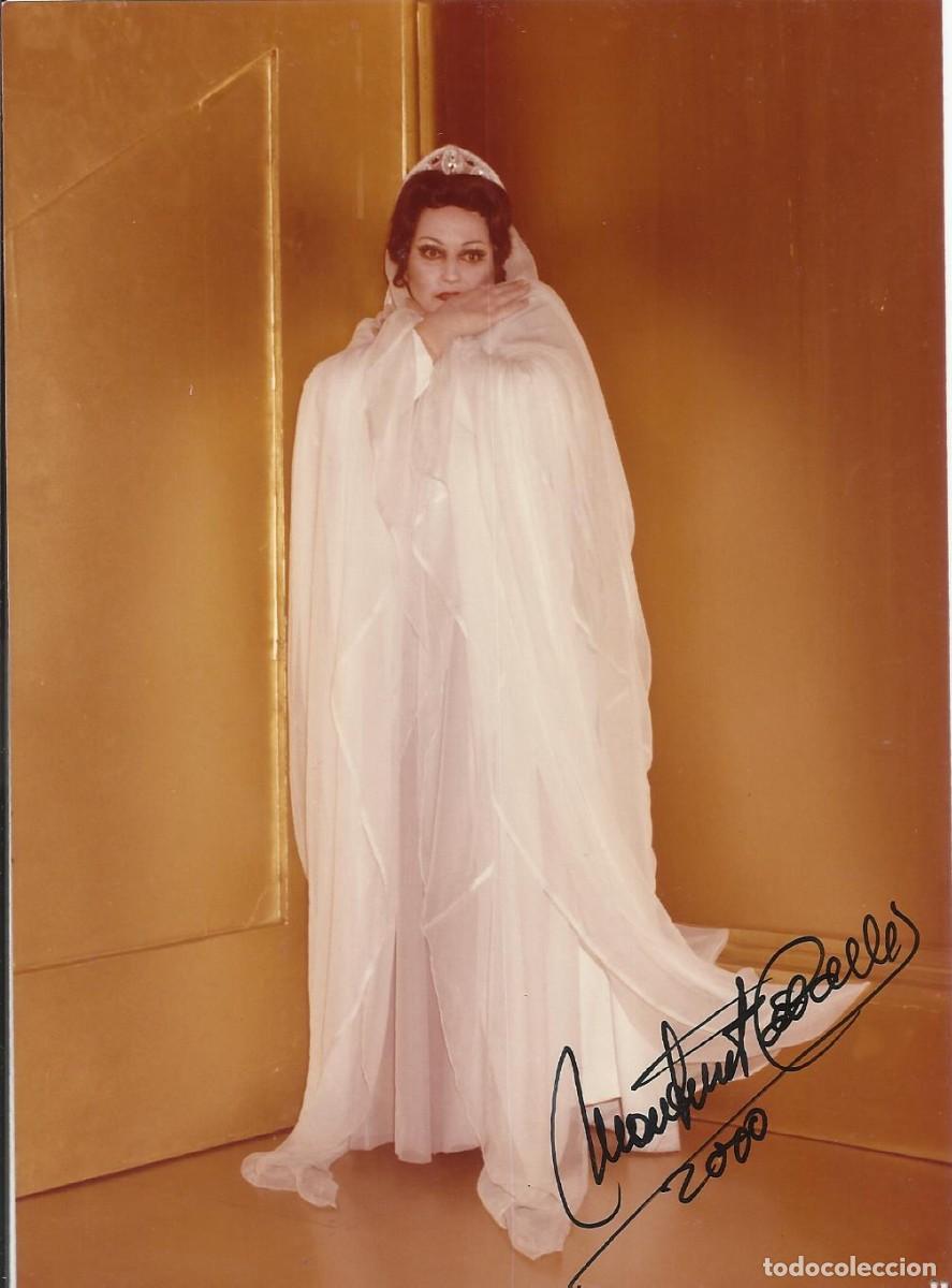 Aut&oacute;grafos antiguos de cantantes y m&uacute;sicos: Montserrat Caball&eacute;. Fotograf&iacute;a firmada. 2000. Diva. &Oacute;pera. Cantante. 17,5x12,5 cm.